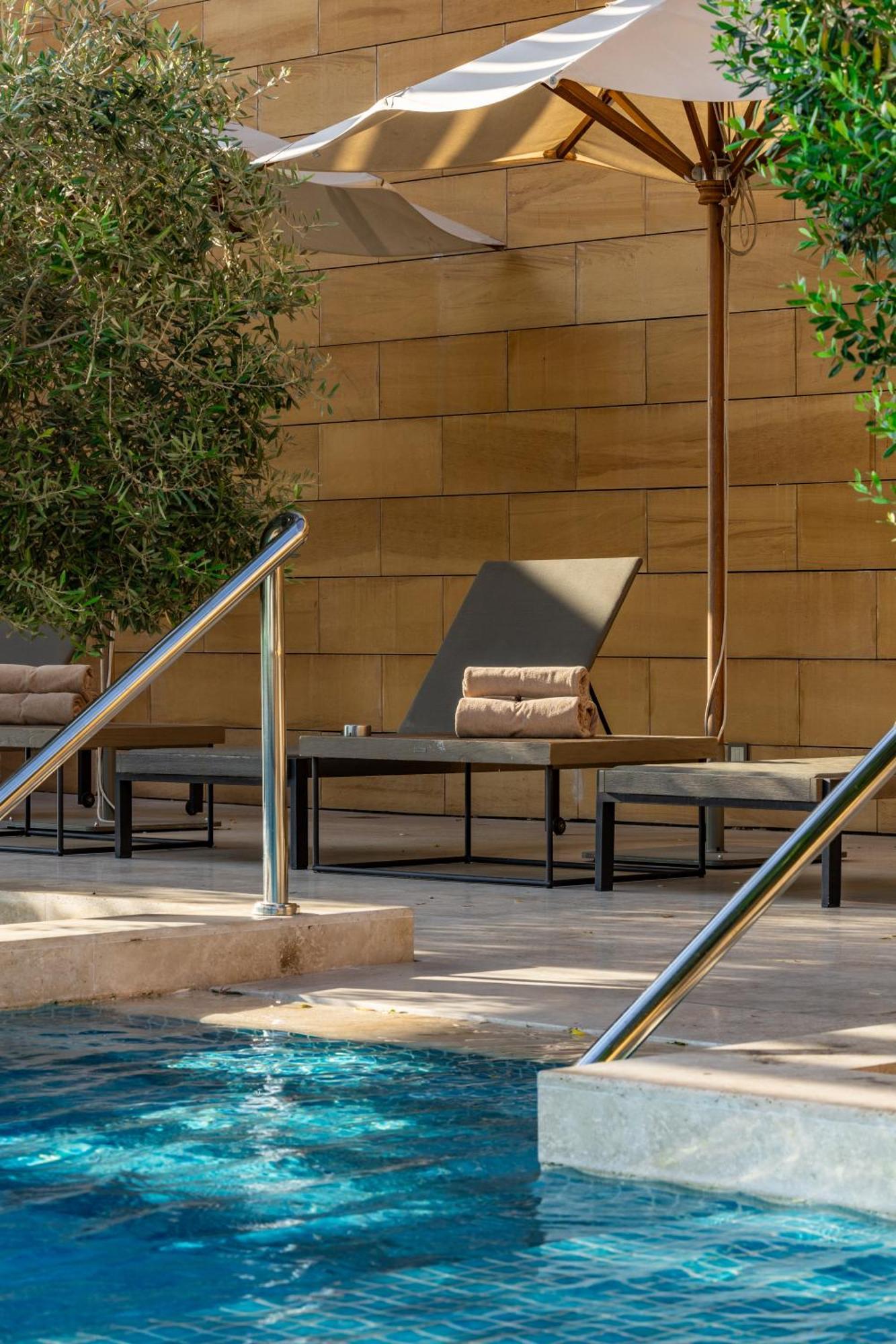 Shirvan Hotel City Yard Jeddah Exterior foto The memorial chair