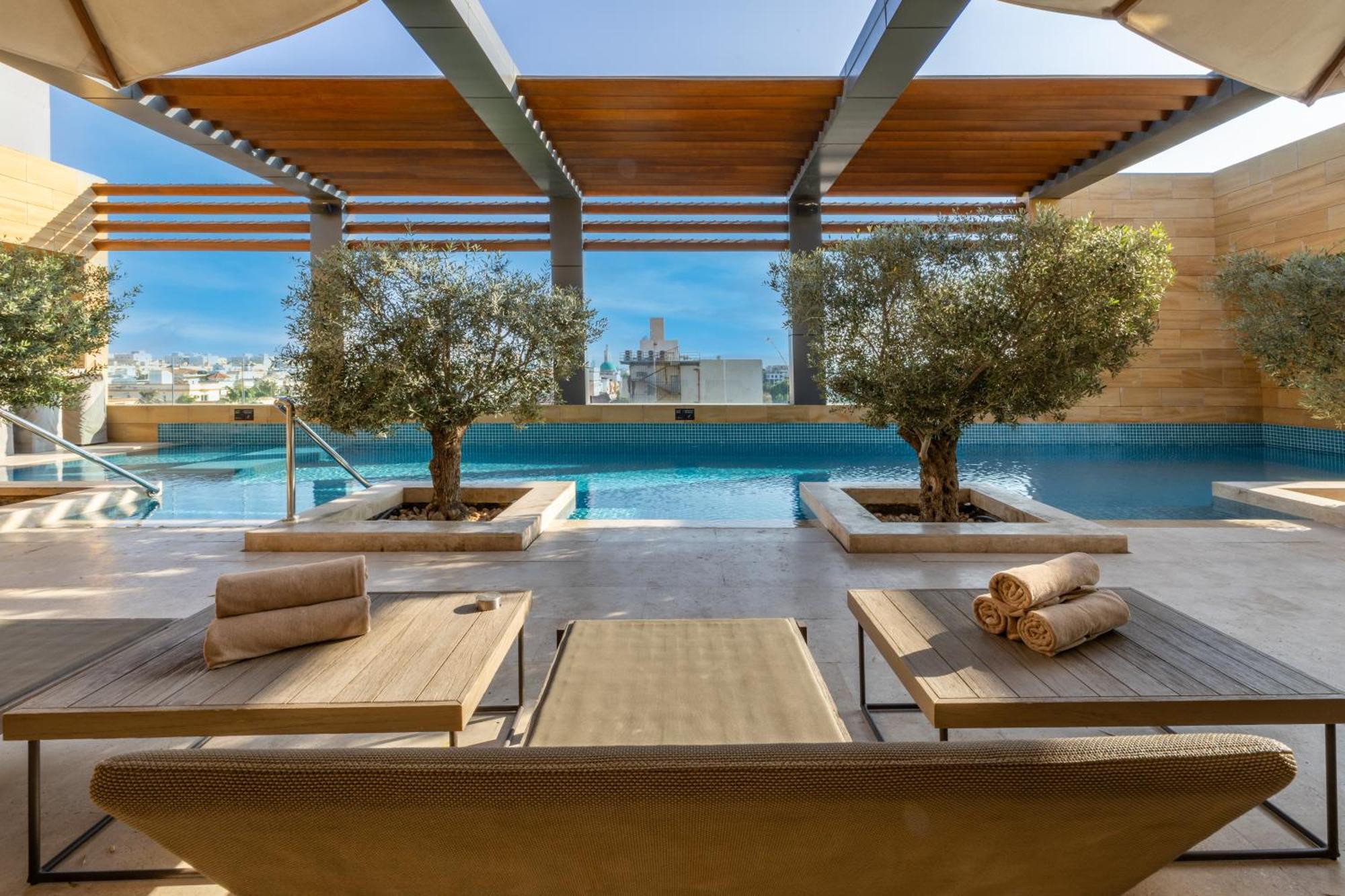 Shirvan Hotel City Yard Jeddah Exterior foto The pool at the hotel