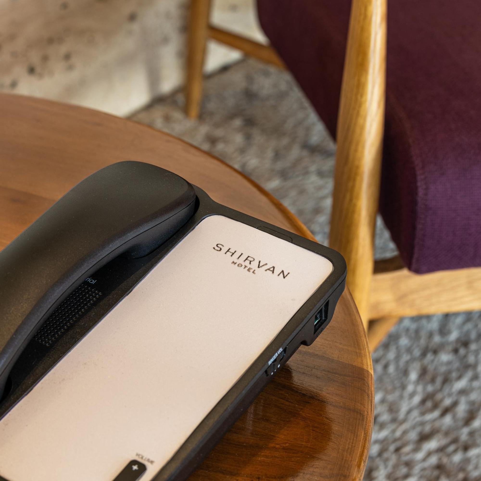 Shirvan Hotel City Yard Jeddah Exterior foto A telephone in a hotel room